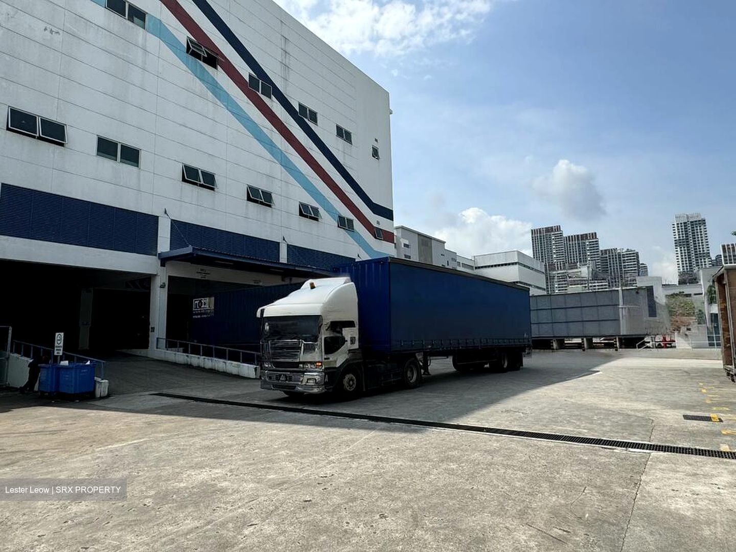 Moreton Logistics Centre (D5), Warehouse #485018031